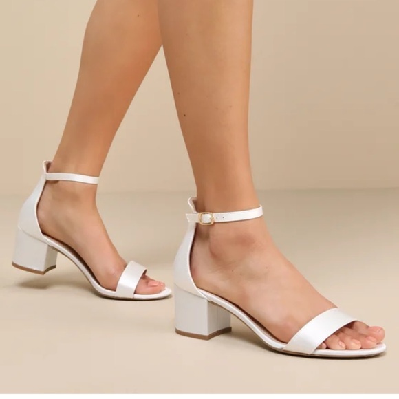 Elegant Ivory Block Heel Sandals - Picture 1 of 2